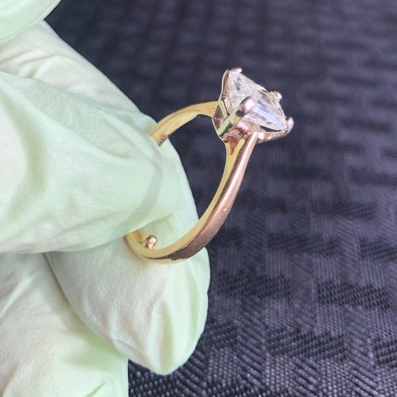 1.58 Carat Radiant Cut Diamond in 4 Prong Mounting 14 K White/Yellow Gold Ring - Picture 5 of 9
